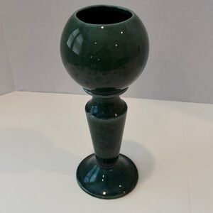 Beautiful Vintage Mid Century Modern Elegant Green Hull Pottery Ceramic Vase